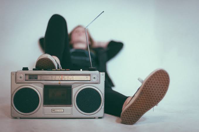 Che programmi radiofonici ascoltare per migliore il proprio inglese a costo zero